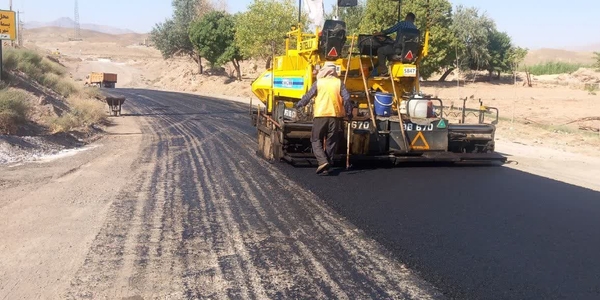 🟢🟢 اجرایی شدن اولین مصوبه سفر استاندار استان مرکزی شهرستان دلیجان مورخ ۱۴۰۴/۰۵/۰۸ 
با عنایت به سفر دکتر زندیه وکیلی استاندار استان مرکزی به شهرستان دلیجان و پیگیری جهت سهولت رفت و آمد فعالان شهرک اصناف و قطب بوعلی روز  یکشنبه مورخ ۱۴۰۴/۰۵/۱۹ اجرای آسفالت زیر گذر جاده محلات انجام شد.