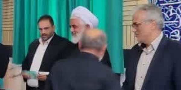 تجلیل از خبرنگاران و فعالان رسانه‌ای در مراسم نماز جمعه مامونیه