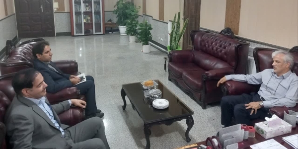 گفتگو درباره پروژه آسفالت محورهای روستایی در جلسه مدیرکل راهداری و فرماندار زرندیه