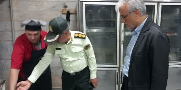 مهدی احمدی همراه با مدیران شهرستانی از مجتمع‌های بین‌راهی محورهای مواصلاتی زرندیه بازدید کرد