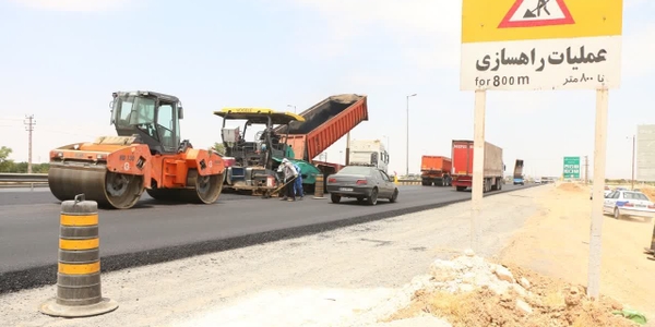 استاندار مرکزی: راه‌های استان به یک کارگاه بزرگ عمرانی تبدیل شده است