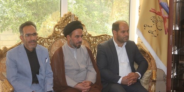 فرماندار ، امام جمعه و نماینده مردم خمین در مجلس از موسسه قرآنی فجر خمین بازدید کردند