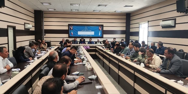 بررسی مشکلات شهرستان خنداب در جلسه شورای اداری شهرستان با حضور مسئولان استان و شهرستان