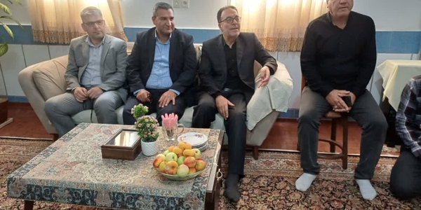 🔻دیدار دکتر مددی فرماندار شهرستان کمیجان و دکتر ابراهیمی نماینده مردم در مجلس شورای اسلامی با خانواده معزز شهیدان شاهمیرزالو در روستای سمقاور