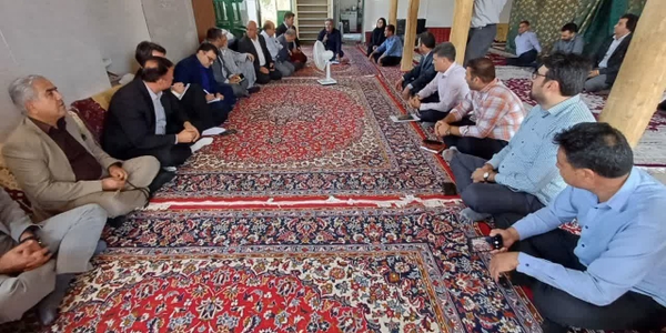 دیدار و گفت‌وگوی دکتر مددی فرماندار شهرستان و دکتر جمالیان نماینده مردم شریف اراک، کمیجان و خنداب با اهالی روستای فامرین