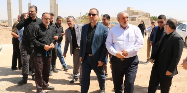 بازدید فرماندار شهرستان اراک از پروژه ۲۰ واحدی مسکن در روستای خیرآباد