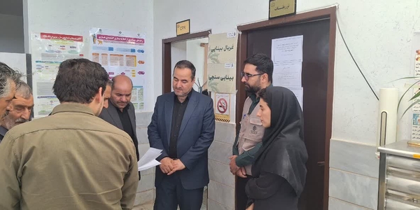 حضور فرماندار اراک در جمع گروه جهادی چشم‌پزشکی بنیاد علوی در روستای امان‌آباد