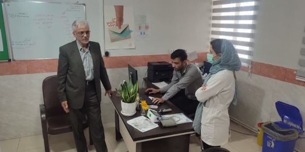 بازدید سرپرست فرمانداری زرندیه از درمانگاه شبانه‌روزی زاویه
