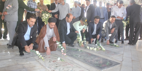 قبور مطهر شهدای شهرستان خمین بمناسبت هفته دولت گلبا ران شد