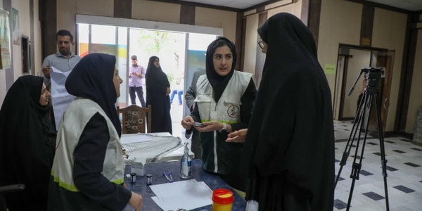 آغاز سومین رویداد جهادی «زنان، سلامت خانواده و تعالی جامعه» در اراک

همزمان با هفته دولت و در راستای شعار «۱۲ ماه تلاش، ۱۲ روز دفاع»، سومین رویداد جهادی با محوریت «زنان، سلامت خانواده و تعالی جامعه» از روز دوشنبه ۳ شهریور ۱۴۰۴ در مجموعه ورزشی فرهنگی کارگران اراک آغاز شد.

این رویداد در نخستین روز خود همزمان با برگزاری میز ارتباطات مردمی، با حضور مسئولین اداره‌کل تعاون، کار و رفاه اجتماعی استان مرکزی و دستگاه‌های تابعه وزارت مردم برگزار شد و با استقبال گسترده شهروندان همراه بود.