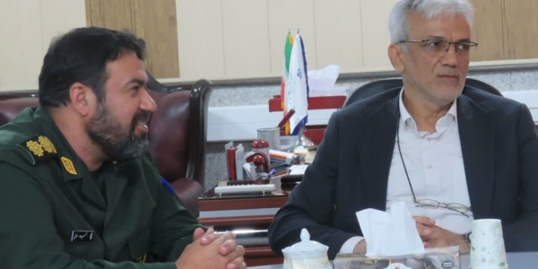 دیدار صمیمی فرمانده بسیج زرندیه با فرماندار شهرستان به مناسبت هفته دولت