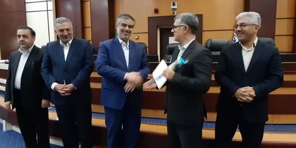 تقدیر استاندار مرکزی از معاونان خود در مراسم گرامیداشت روز کارمند