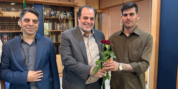 حضور فرماندار ساوه در میان کارکنان به مناسبت روز کارمند