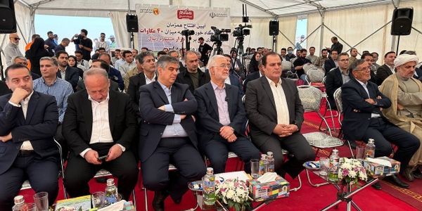 آیین افتتاح همزمان ۲۷ نیروگاه خورشیدی با حضور وزیر کشور در ساوه