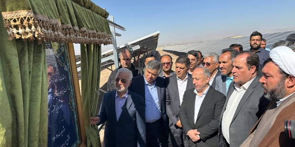 ‍ استاندار مرکزی: با احداث ۵ هزار مگاوات نیروگاه خورشیدی از ناترازی برق عبور می‌کنیم.