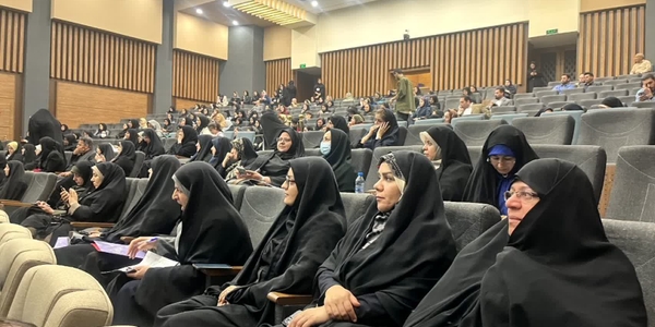 حضور مفتح زاده مدیرکل امور زنان وخانواده استانداری در اولین رویداد ملی شرکت های دانش بنیان بامدیریت بانوان 
✔️این رویداد با حضور بهروز آذر معاون رئیس جمهور در امور زنان وخانواده و داد اندیش رئیس مرکز امور زنان وخانواده وزارت کشور در مشهد در حال برگزاری است .