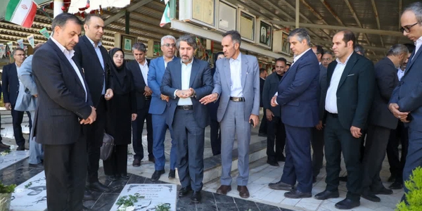 قبور مطهر شهدا ی شهرستان خمین بمناسبت هفته دولت گلباران شد