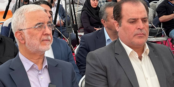 ‍ وزیر کشور:
دولت مصمم به رفع موانع و ایجاد تسهیلات برای ایجاد و توسعه نیروگاه‌های خورشیدی است.