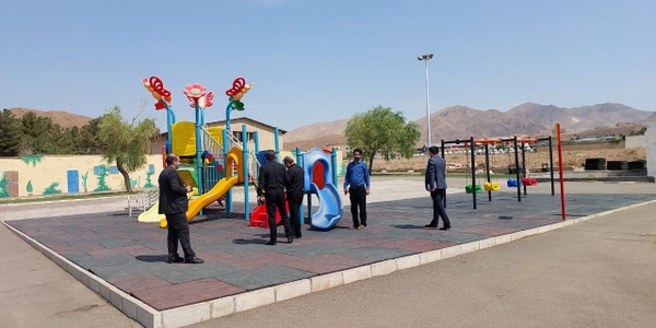 بازدید از بوستان سرچشمه و زمین‌های بازی کودکان در محلات با هدف بررسی رعایت استانداردها