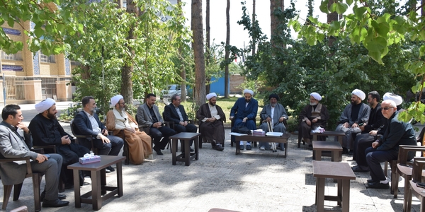 تجلیل از ائمه جمعه سابق محلات و نیم‌ور به مناسبت سالروز اقامه نخستین نماز جمعه