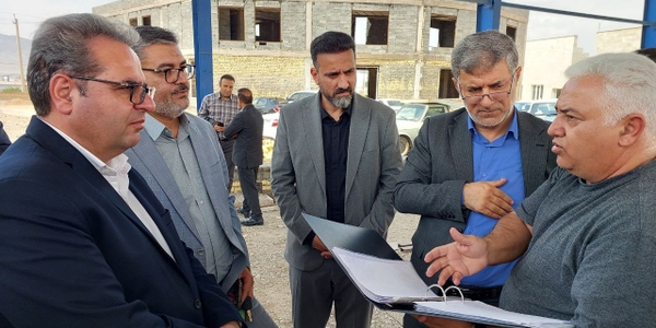 بازدید معاون سیاسی استاندار مرکزی از پروژه ورزشگاه شهدای باقرآباد نیم‌ور