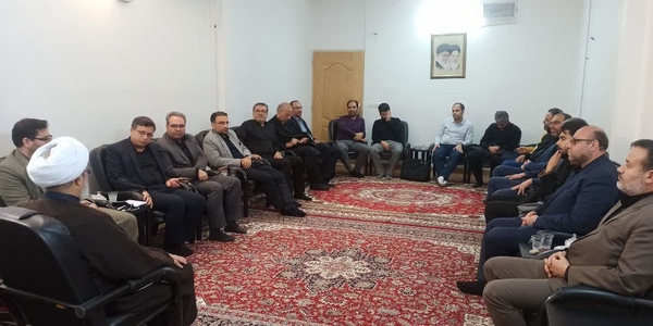 بازرس کل استان مرکزی در جریان دیدار با مسئولان محلات، گزارش نتایج بازرسی‌های میدانی را ارائه داد.