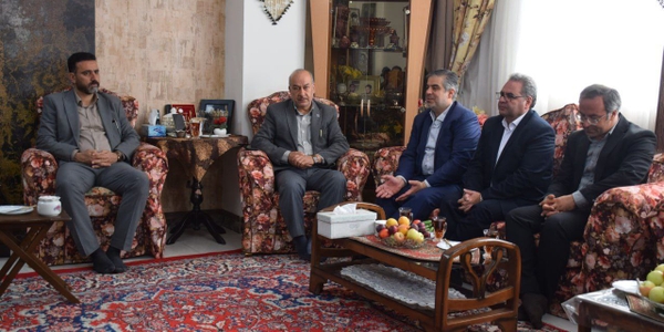دیدار استاندار مرکزی با خانواده شهیدان والامقام "حمید و محمد شاهرخی" در محلات