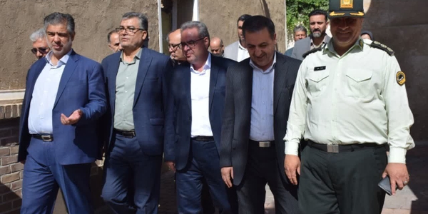 استاندار مرکزی: بازپیرایی بافت تاریخی محلات گامی در توسعه گردشگری است