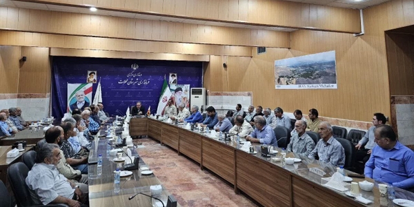 نشست جمعی از اعضای کانون پیشکسوتان جهاد و دفاع مقدس با فرماندار شهرستان محلات