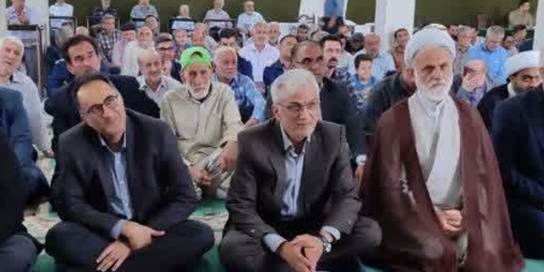 حضور مهدی احمدی فرماندار زرندیه در نماز عبادی سیاسی جمعه شهر مامونیه