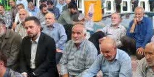 معاون برنامه‌ریزی و امور عمرانی فرمانداری در نماز عبادی سیاسی جمعه شهر زاویه حاضر شد