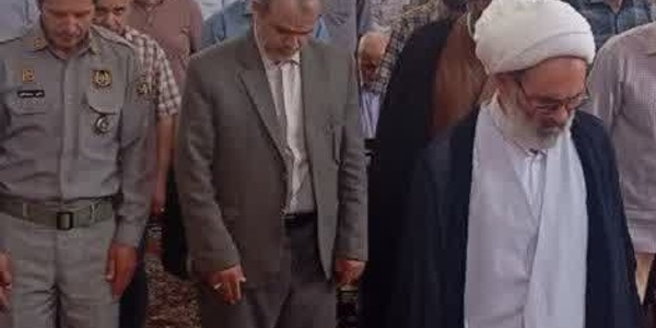 سرپرست معاونت سیاسی، امنیتی و اجتماعی فرمانداری در نماز عبادی سیاسی جمعه پرندک حاضر شد