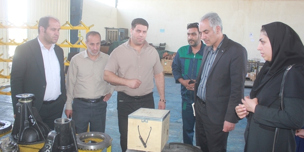 فرماندار از شرکت تعاونی پارس قطعه سازان ابتکار تیمره شهرستان خمین بازدید کرد
