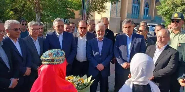 وزیر کشور به منظور افتتاح طرح‌های هفت دولت وارد استان مرکزی شد