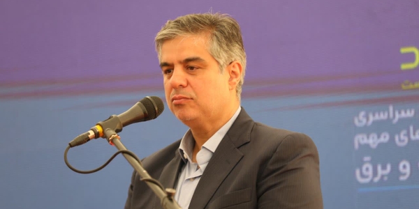 استاندار مرکزی: با احداث ۵ هزار مگاوات نیروگاه خورشیدی از ناترازی برق عبور می‌کنیم