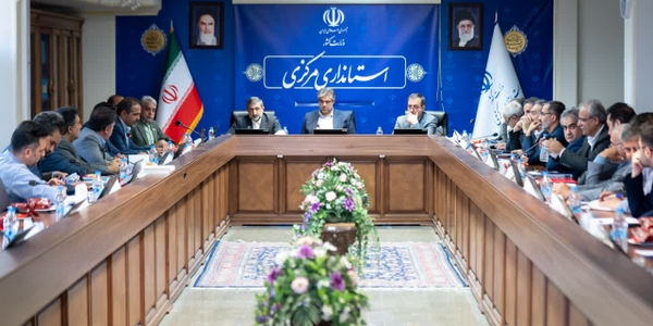 استاندار مرکزی: واحدهای تولیدی غافل از انرژی خورشیدی حق گلایه ندارند