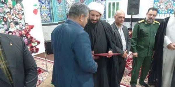 تقدیر امام‌جمعه میلاجرد از فرماندار شهرستان کمیجان به پاس مدیریت جنگ ۱۲ روزه