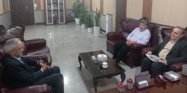 رئیس کمیته امداد امام خمینی (ره) شهرستان زرندیه با فرماندار دیدار و گفتگو کرد