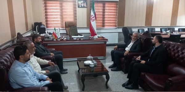 به مناسبت هفته وقف، رئیس و کارکنان اداره اوقاف شهرستان زرندیه با فرماندار دیدار کردند