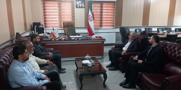 رئیس و کارکنان اداره اوقاف شهرستان زرندیه به مناسبت هفته وقف با فرماندار دیدار کردند