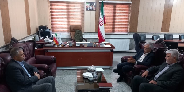 گفتگو درباره مسائل بنیاد شهید و جشنواره پسته در نشست فرماندار با مدیران شهرستان