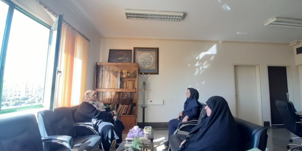 روزیک شنبه ۱۶ شهریور ماه جلسه ای پیرامون راه اندازی سازمان مردم نهاد بانوان با محوریت اشتغال درحوزه گردشگری و پارک کشاورزی بانوان باحضور مفتح زاده مدیرکل امور زنان و خانواده استان با خانم زردتشتی و کارشناس دفتر برگزار شد.