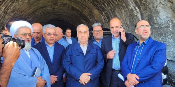 بازدید معاون وزیر راه و معاون عمرانی استاندار از طرح کمربندی و تونل نقره کمر تفرش