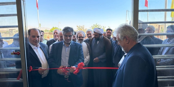 باحضور استاندار مرکزی ساختمان شهرداری نوبران افتتاح شد.