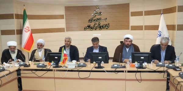 استاندار مرکزی مسائل عمرانی و اقتصادی زرندیه را بررسی کرد