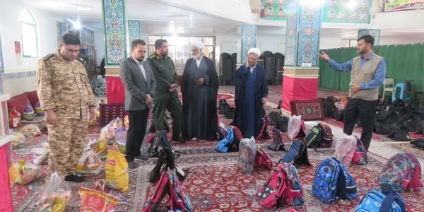 اهدا ۶۰۰ بسته لوازم‌التحریر به دانش‌آموزان نیازمند زرندیه