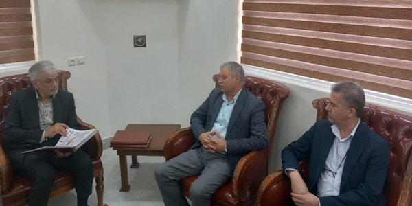 پیگیری مشکلات کشاورزان و تولیدکنندگان در زرندیه