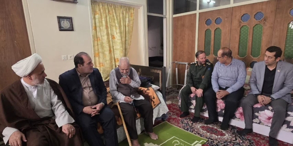 دیدار فرماندار با خانواده معظم شهدا به مناسبت هفته دفاع مقدس