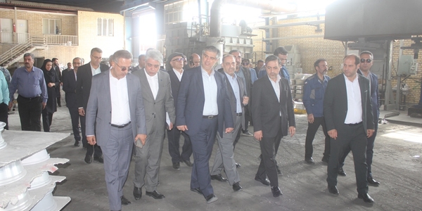 استاندار مرکزی از شرکت رینگ گسترش گام آفرین خمین بازدید کرد