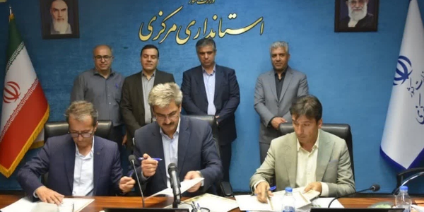 تفاهم‌نامه توسعه نیروگاه‌های خورشیدی بامی در اراک امضا شد